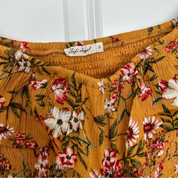 Off the shoulder floral blouse 💛🧡 - Picture 4 of 6